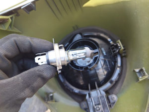 ビーノ4の出張ヘッドライトバルブ交換